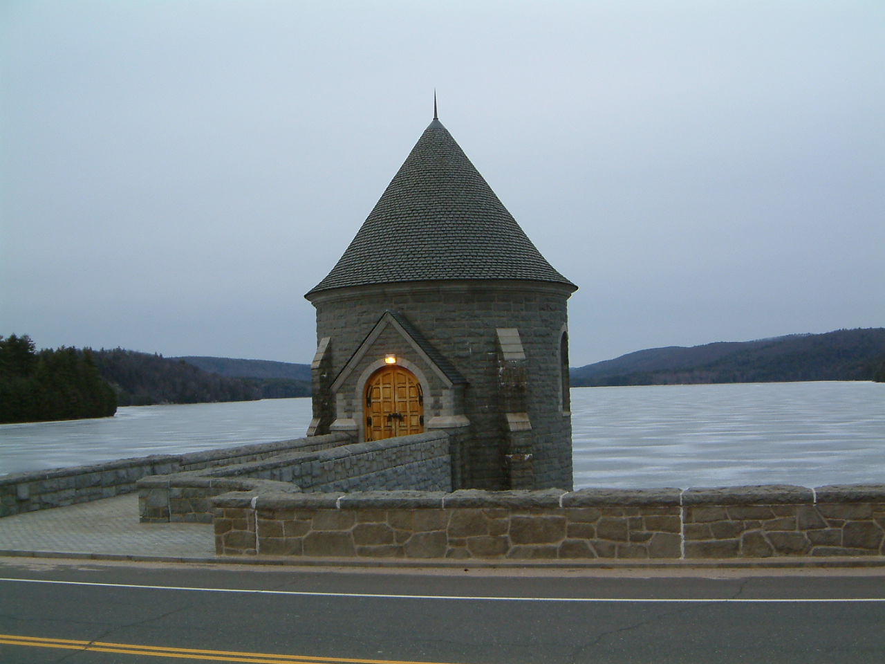 Image of :20040307_barkhamstead.JPG