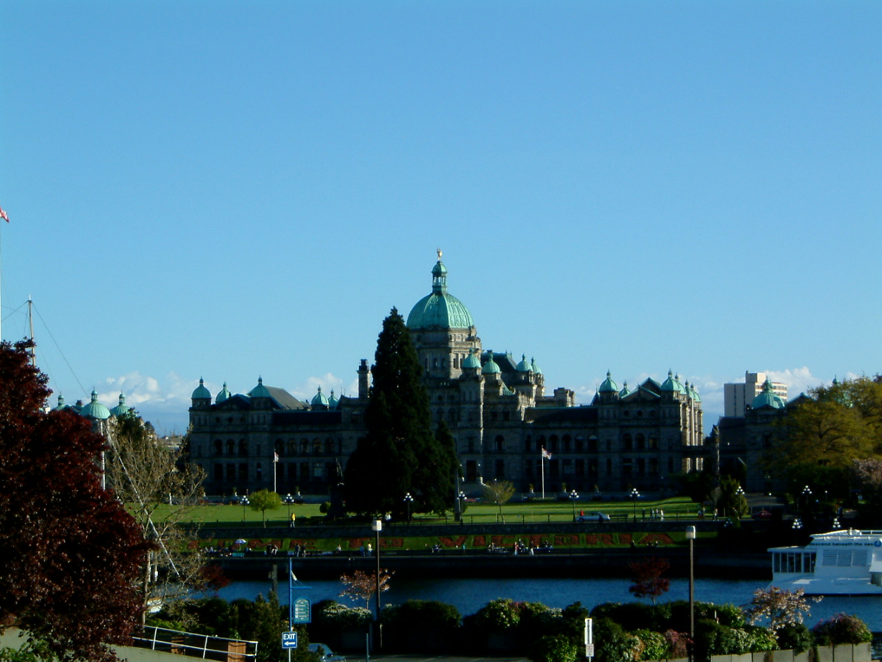 Image of :20030427_victoria1.JPG